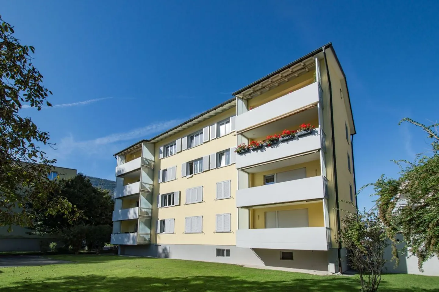 Affordable apartment, shopping facilities and schools in close proximity - Photo 12 of 13