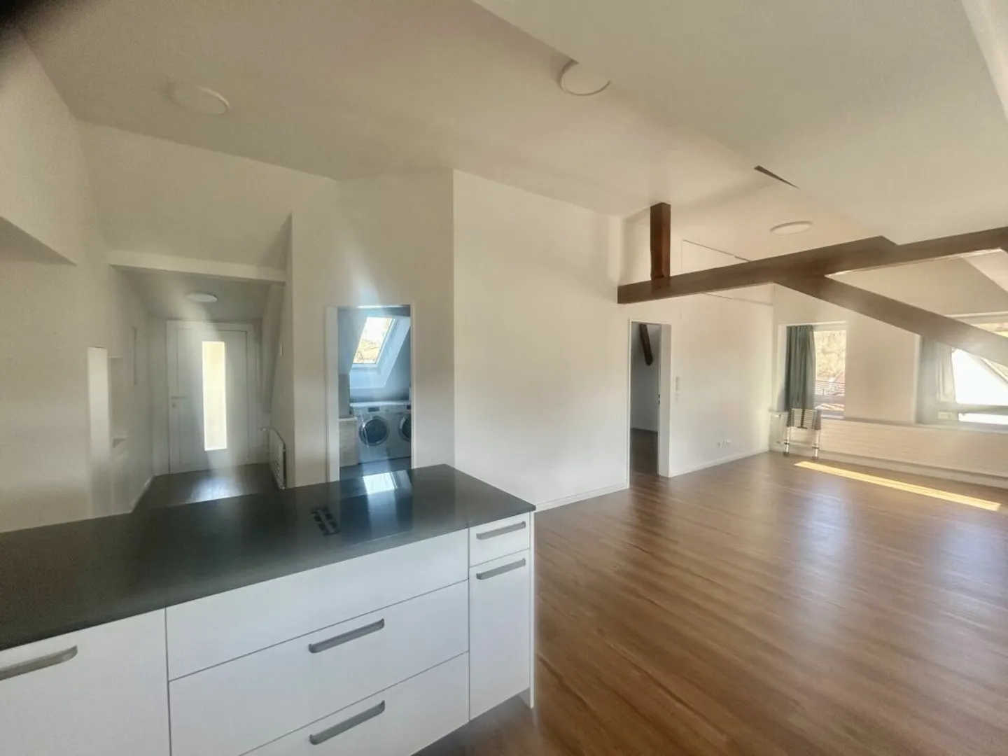 Charming Apartment in Quiet Area - Photo 4 of 7