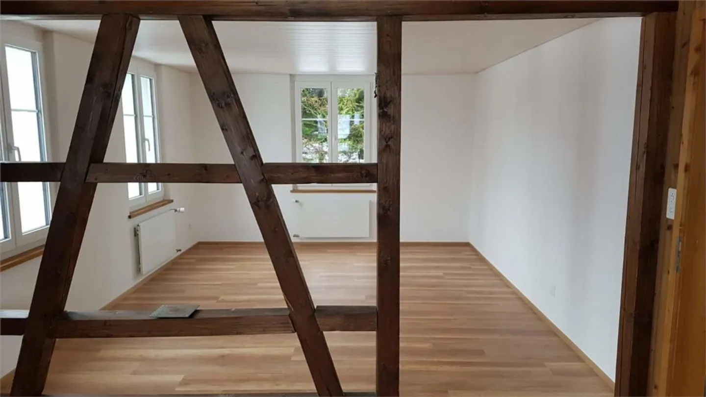 Maison rénovée de 4,5 pièces avec jardin - Photo 4 sur 10