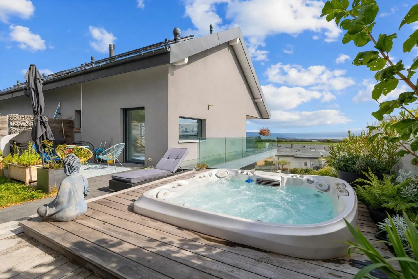 Contemporary villa with panoramic view of Lake Geneva and the Alps - Photo 3 of 13