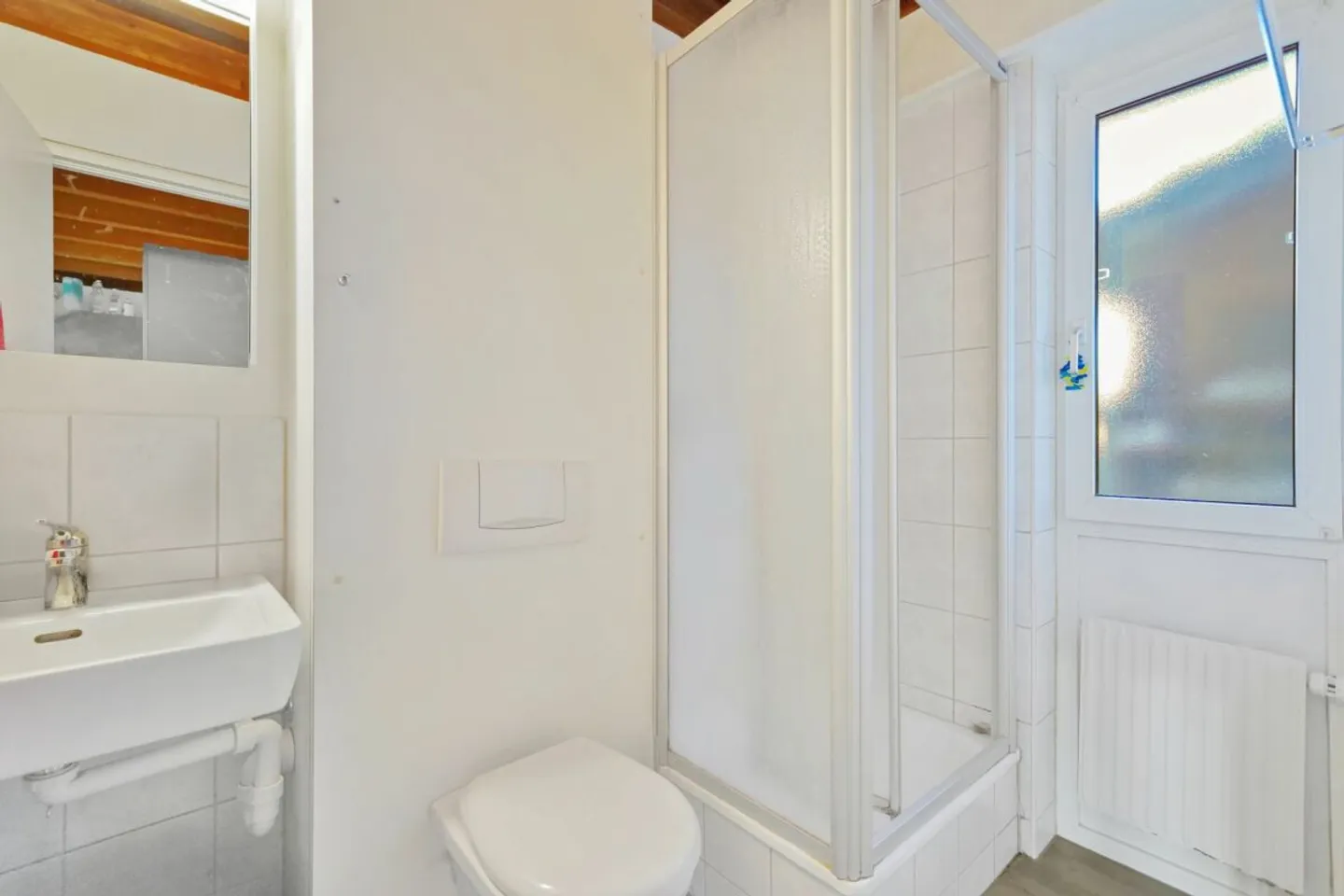 Maison jumelée ensoleillée avec jardin d'hiver à Buttenried, à 15 minutes de Berne - Photo 5 sur 13