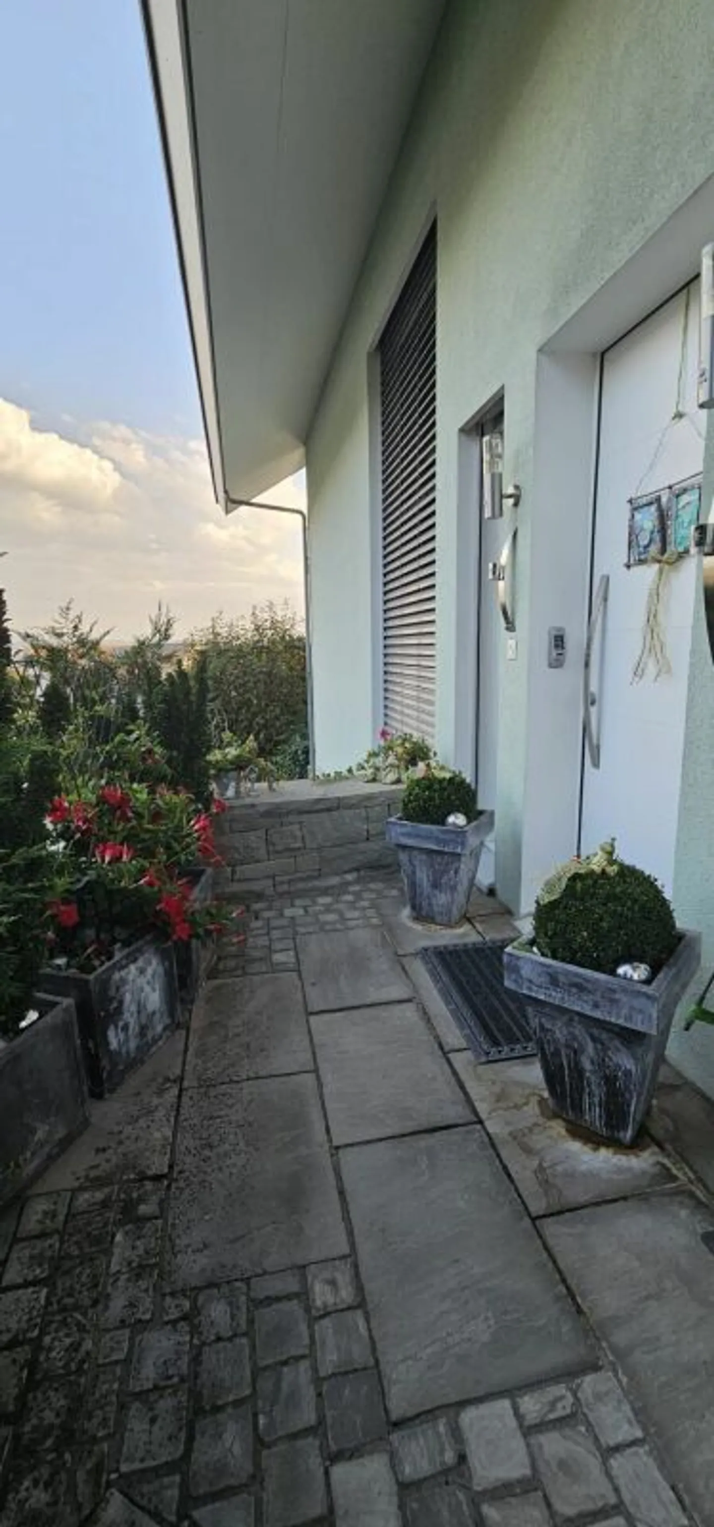 CASA D'ARCHITETTO CON MOLTO SPAZIO, VISTA ALPINA E PARTICOLARE SENSO DI VIVERE - Foto 9 di 13
