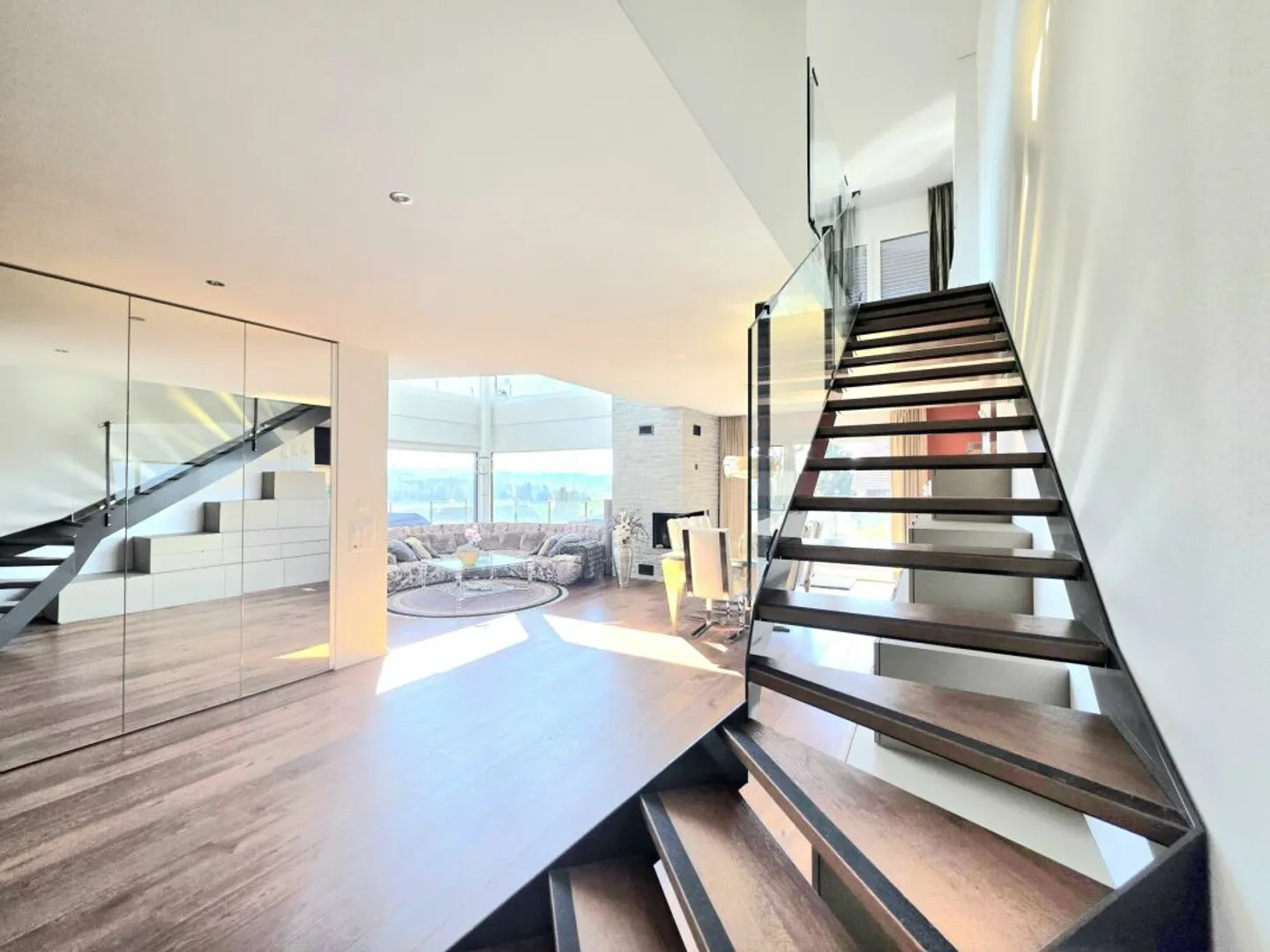 Maisonette-Attique exclusive avec de grandes terrasses et une vue fantastique - Photo 3 sur 11