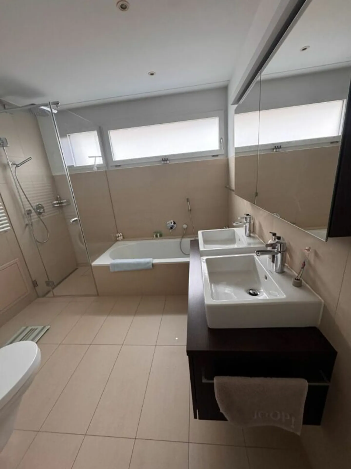 Oasis de bien-être de 3.5 pièces dans un endroit calme et central - avec balcon, vue partielle sur le lac et vue sur la montagne - Photo 7 sur 9