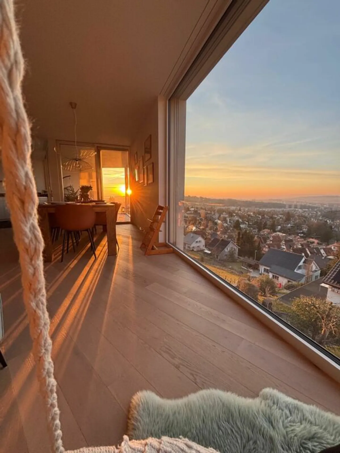 Exclusive 4.5-room split apartment with breathtaking panoramic views over Bern - Photo 3 of 13