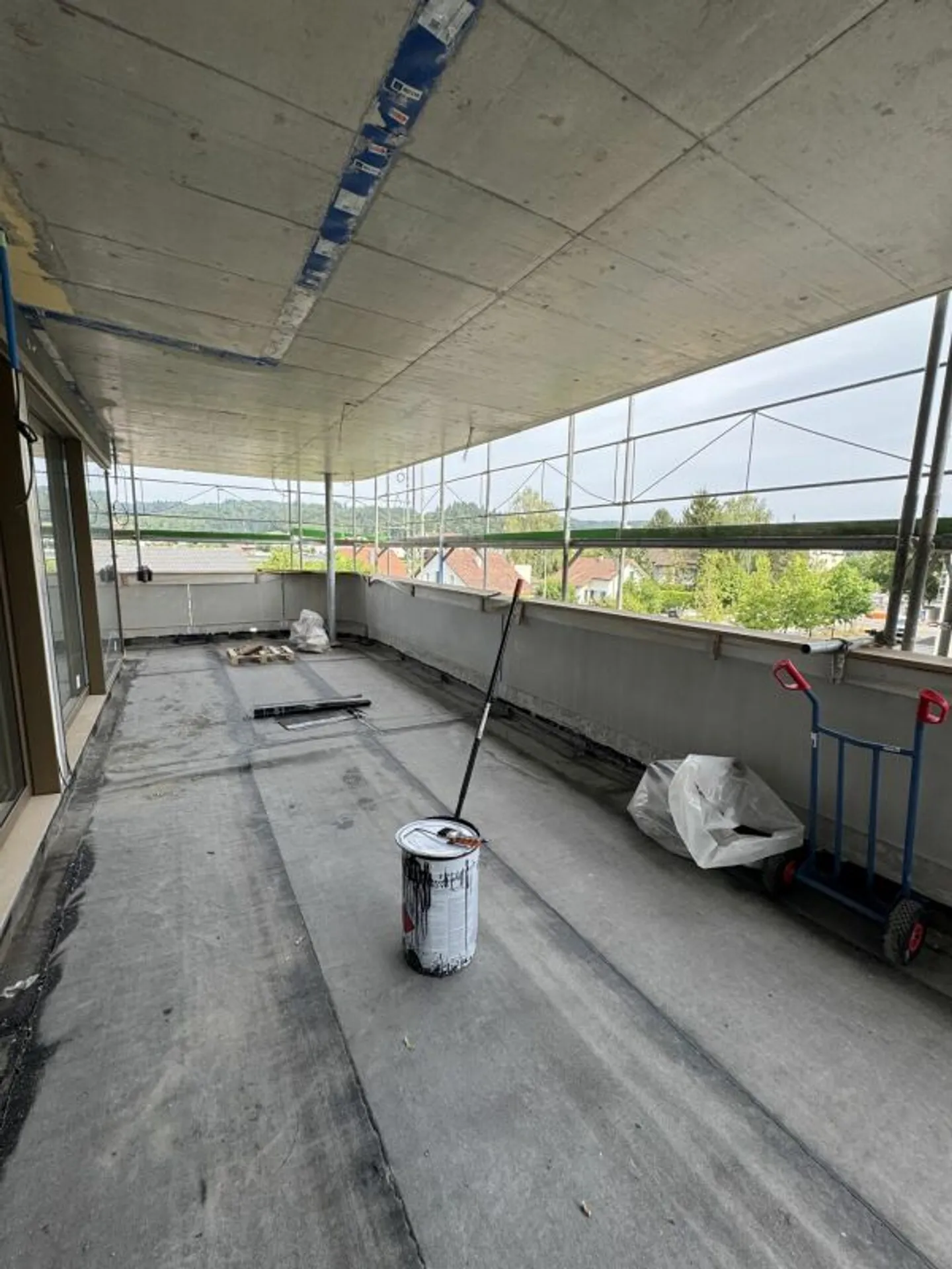 Einzigartige 3.5-Zimmer Wohnung mit 70m2 Terrasse und Wintergarten - Photo 11 sur 13