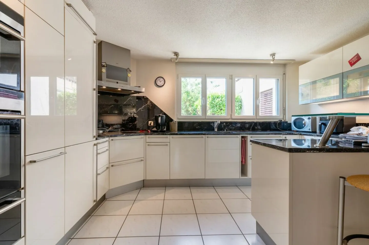 Maison familiale spacieuse et bien entretenue à rafraîchir - Photo 3 sur 13