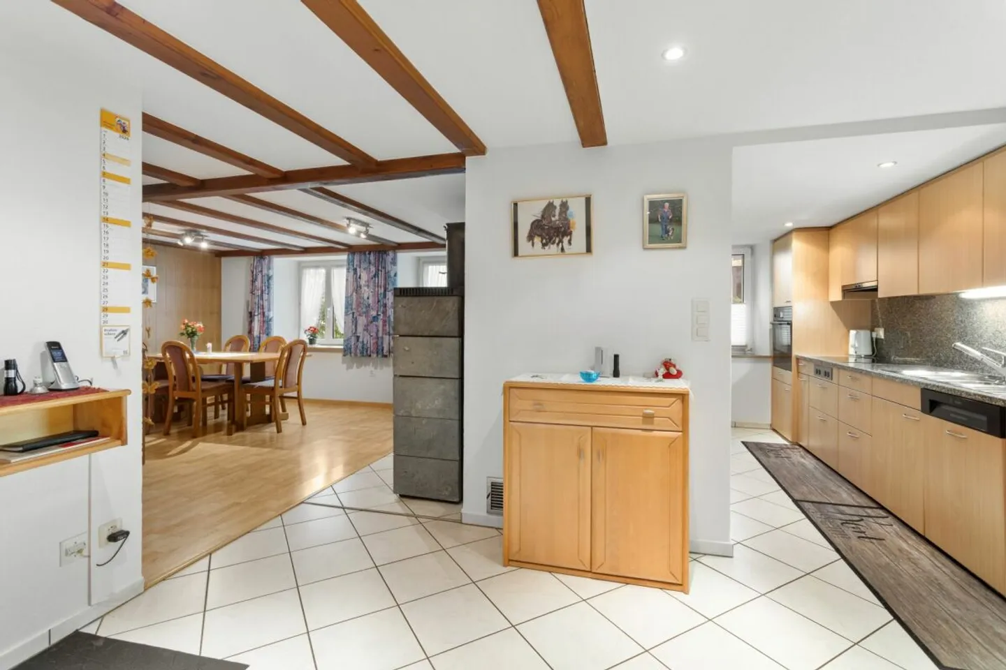Une maison avec cœur, histoire et possibilités - Photo 2 sur 13