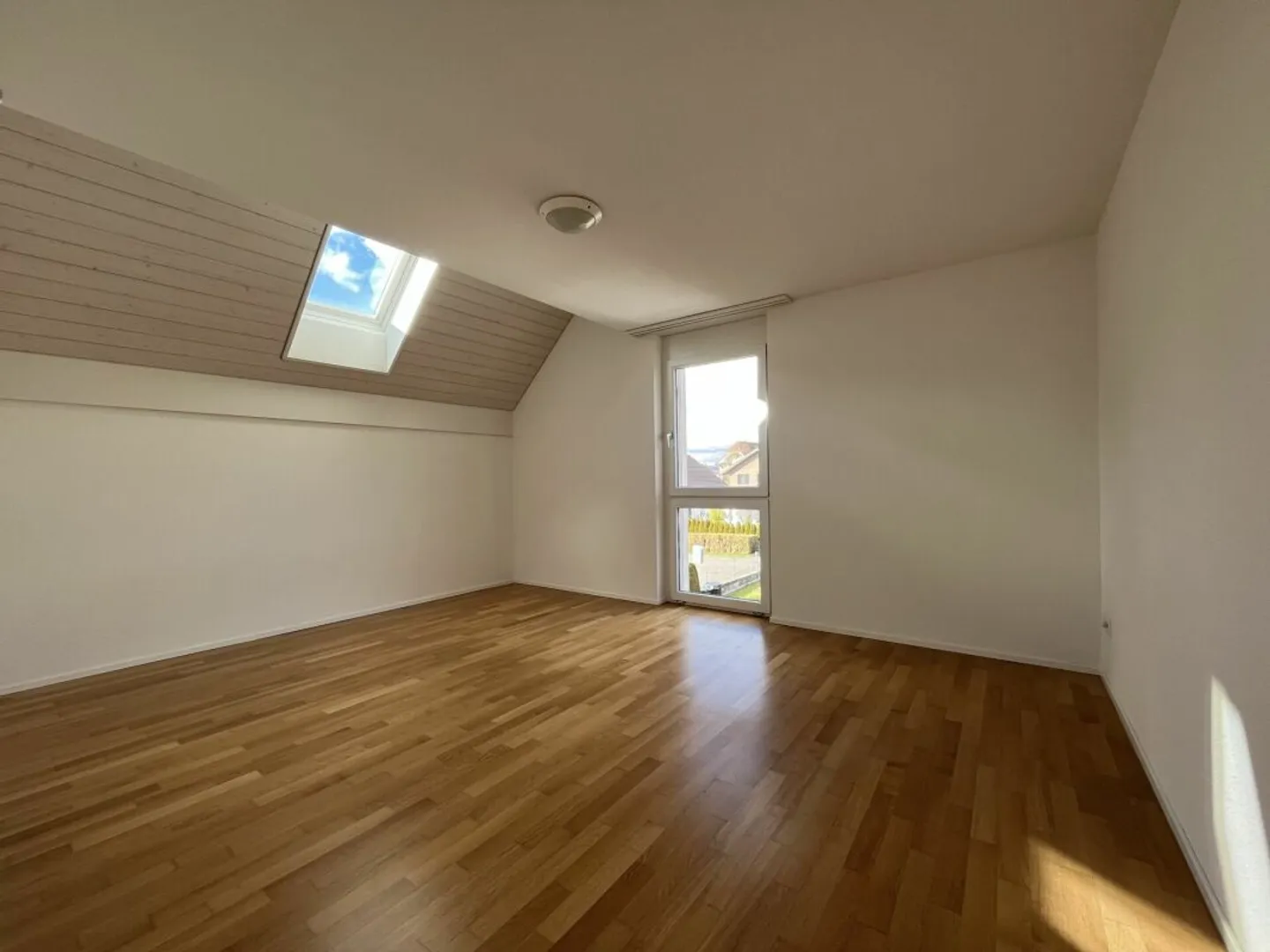 Helle und charmante 5.5-Zimmer-Dachwohnung - Photo 4 of 13