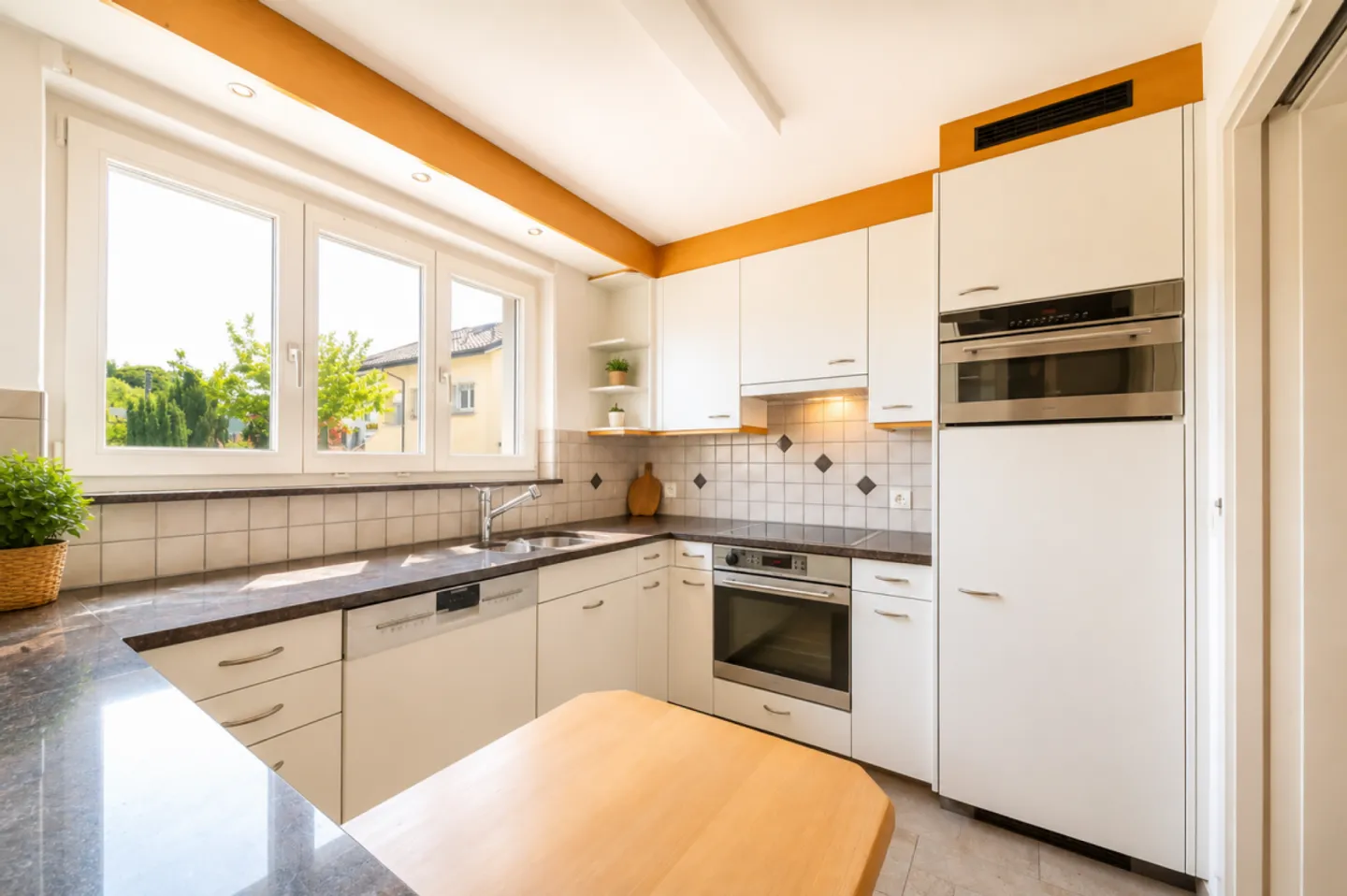 Charmante maison individuelle de 7 pièces avec jardin, terrasse et potentiel de logement indépendant à Uzwil - Photo 11 sur 13