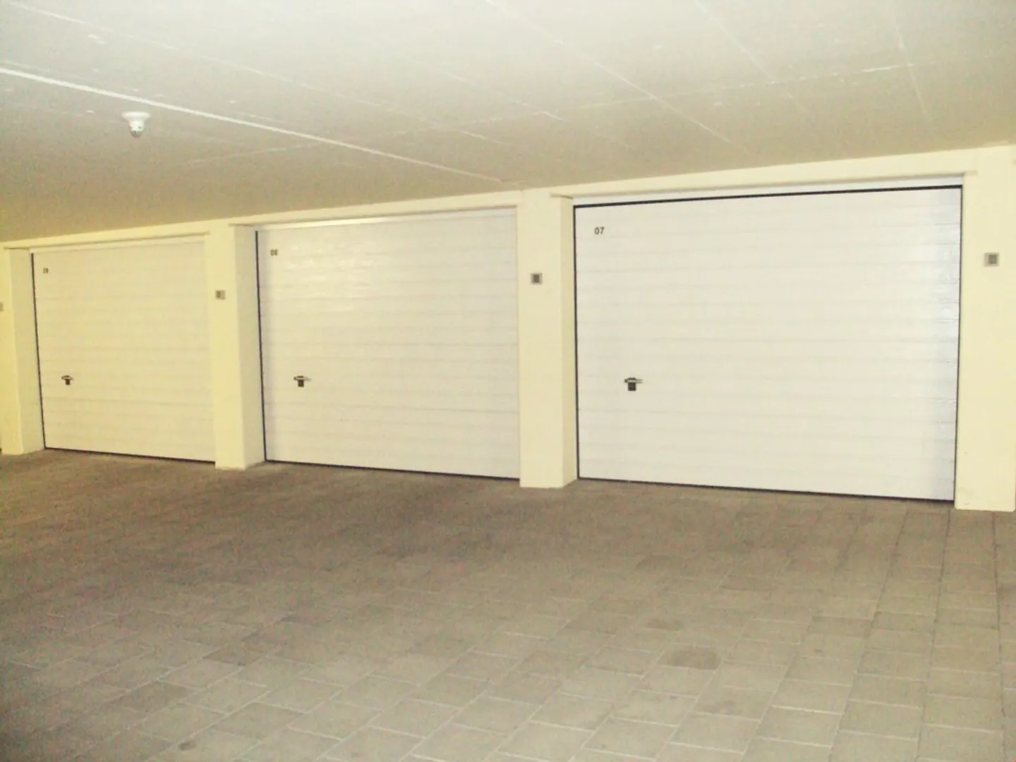 Sichere Garagenboxen zur Miete - Foto 2 von 3