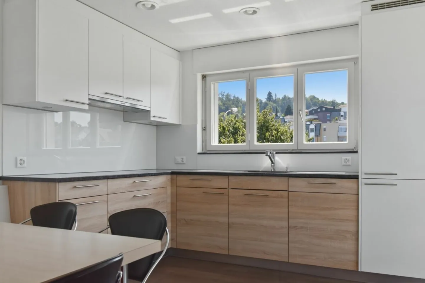 Beautiful and spacious 5 1/2 room maisonette apartment with fireplace - Photo 2 of 10