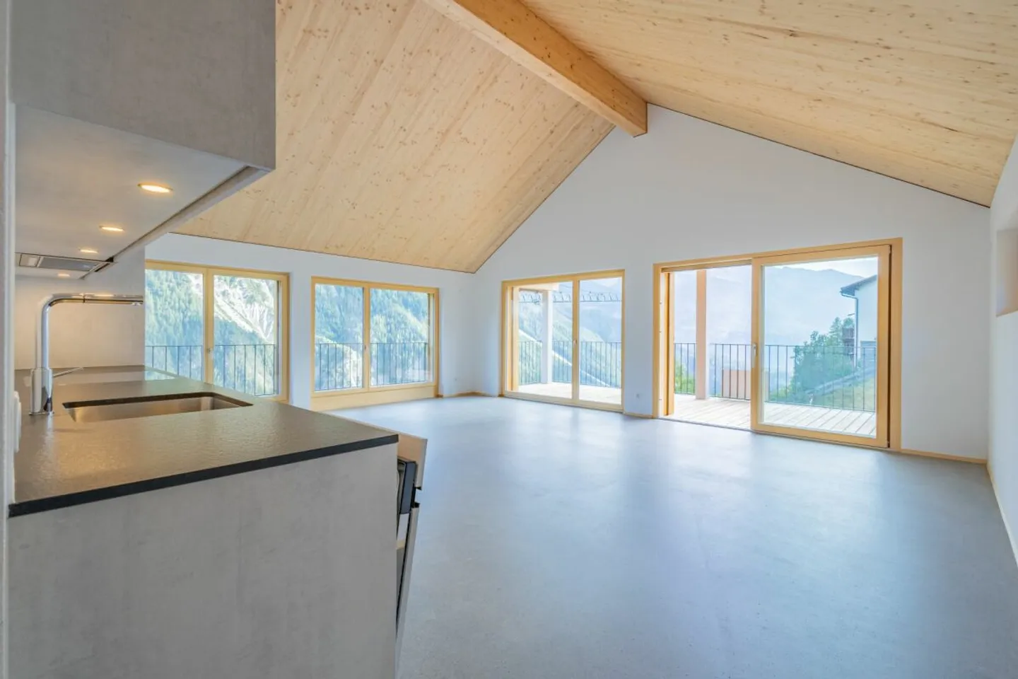Tolle, helle 3.5-Zimmerwohnung im Neubau Haus Gürgetsch - Photo 3 of 9