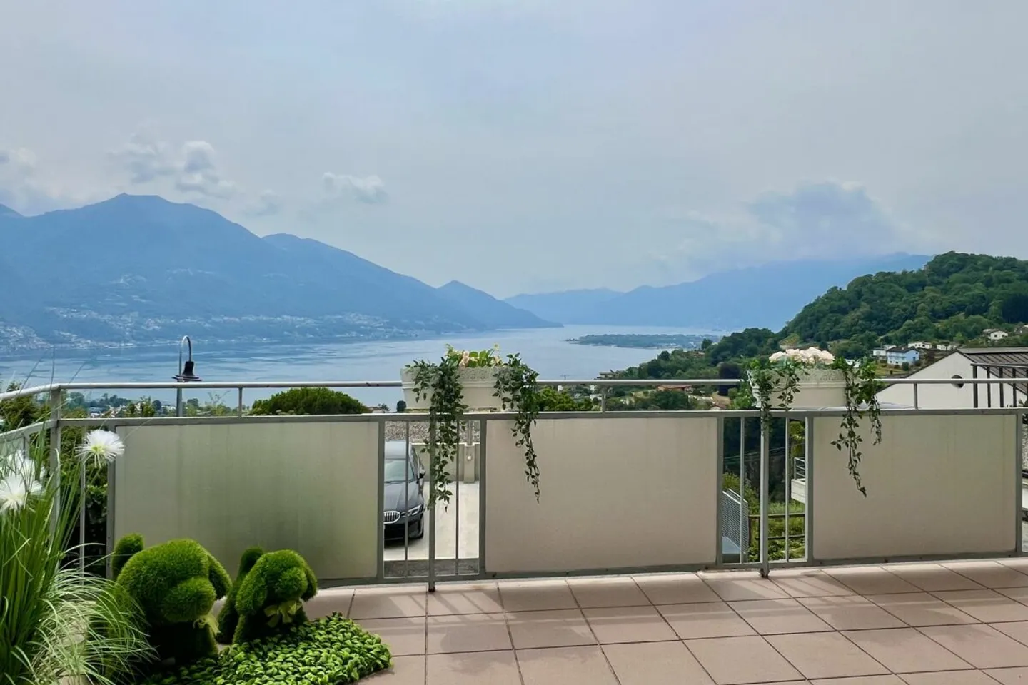 Appartement 4,5 pièces dans une maison bifamiliale avec vue sur le lac à 180°, grande terrasse ensoleillée et jardin privé - Photo 11 sur 13