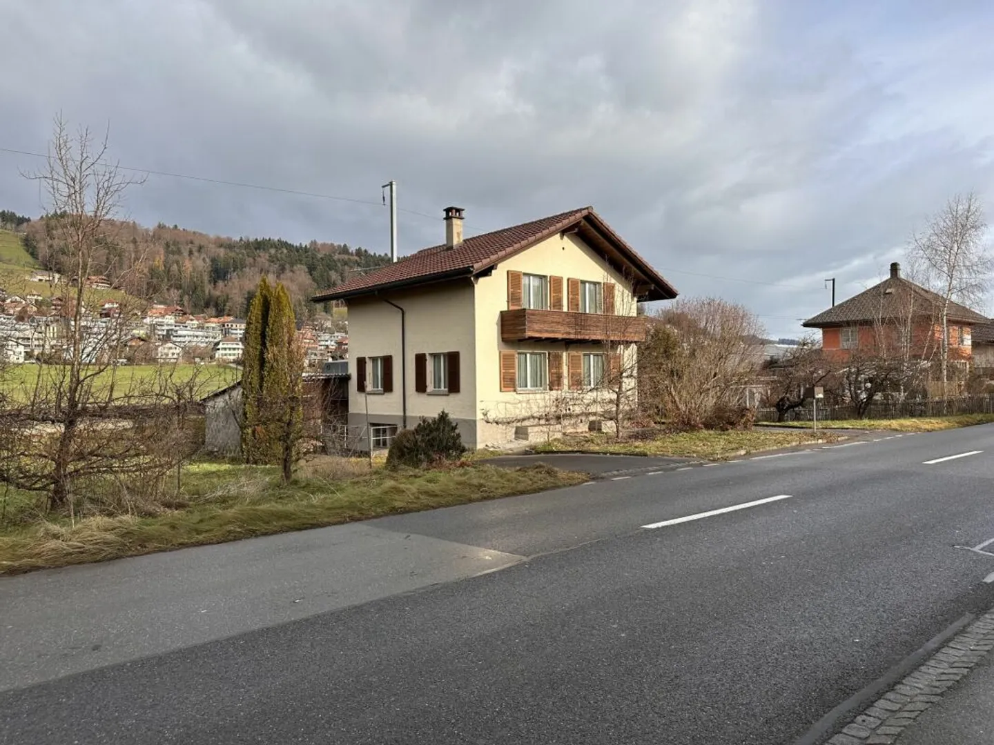 Detached single-family house, built in 1949, in need of renovation with potential - Photo 9 of 9