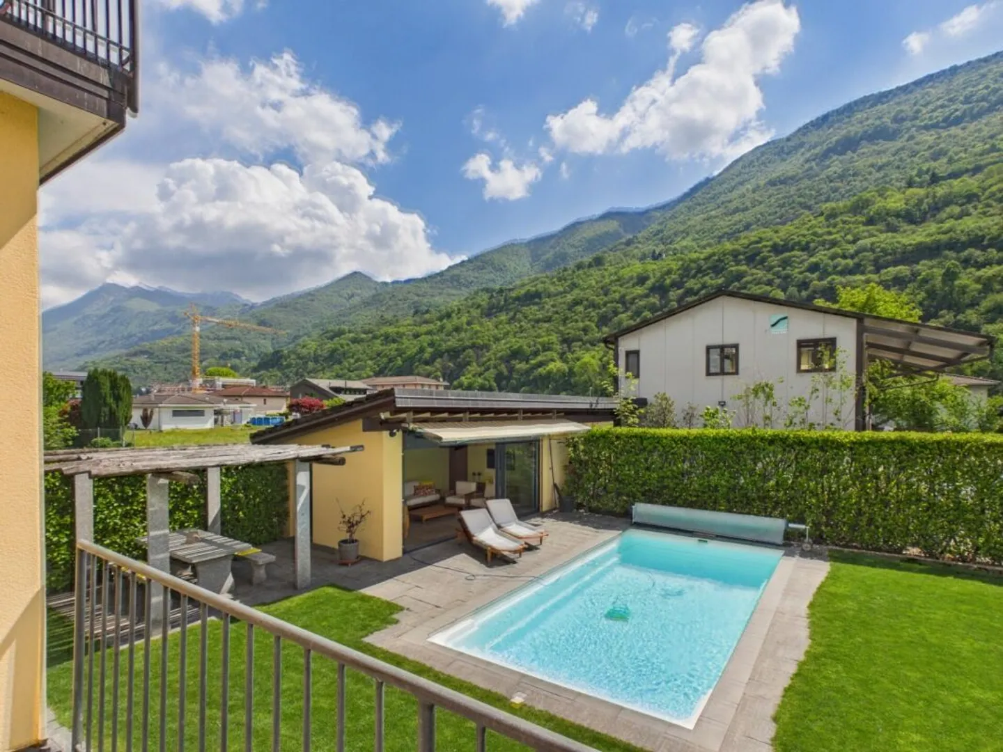 Bright single-family house with large garden and swimming pool - Photo 5 of 13