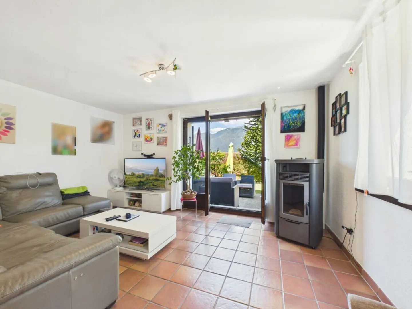 A small Ticinese gem in stone with private garden - Photo 5 of 13