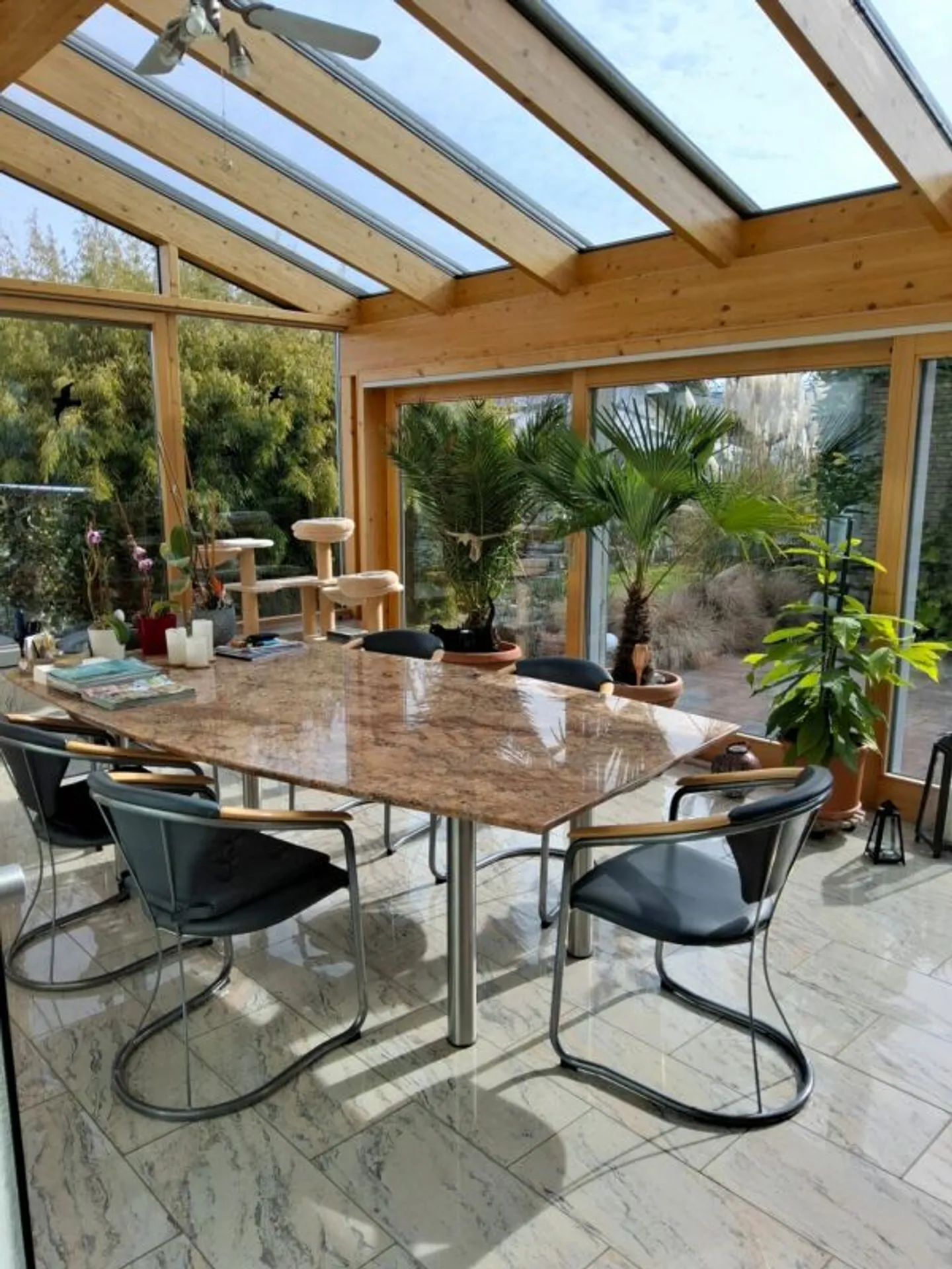 Charmante maison individuelle de 6 pièces avec magnifique véranda et un appartement supplémentaire de 2 pièces - Photo 6 sur 13