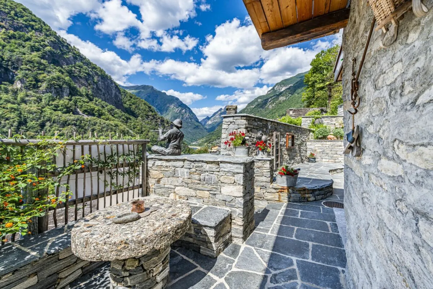 VOGORNO - Rustico esclusivo nella valle di James Bond - Foto 2 di 13