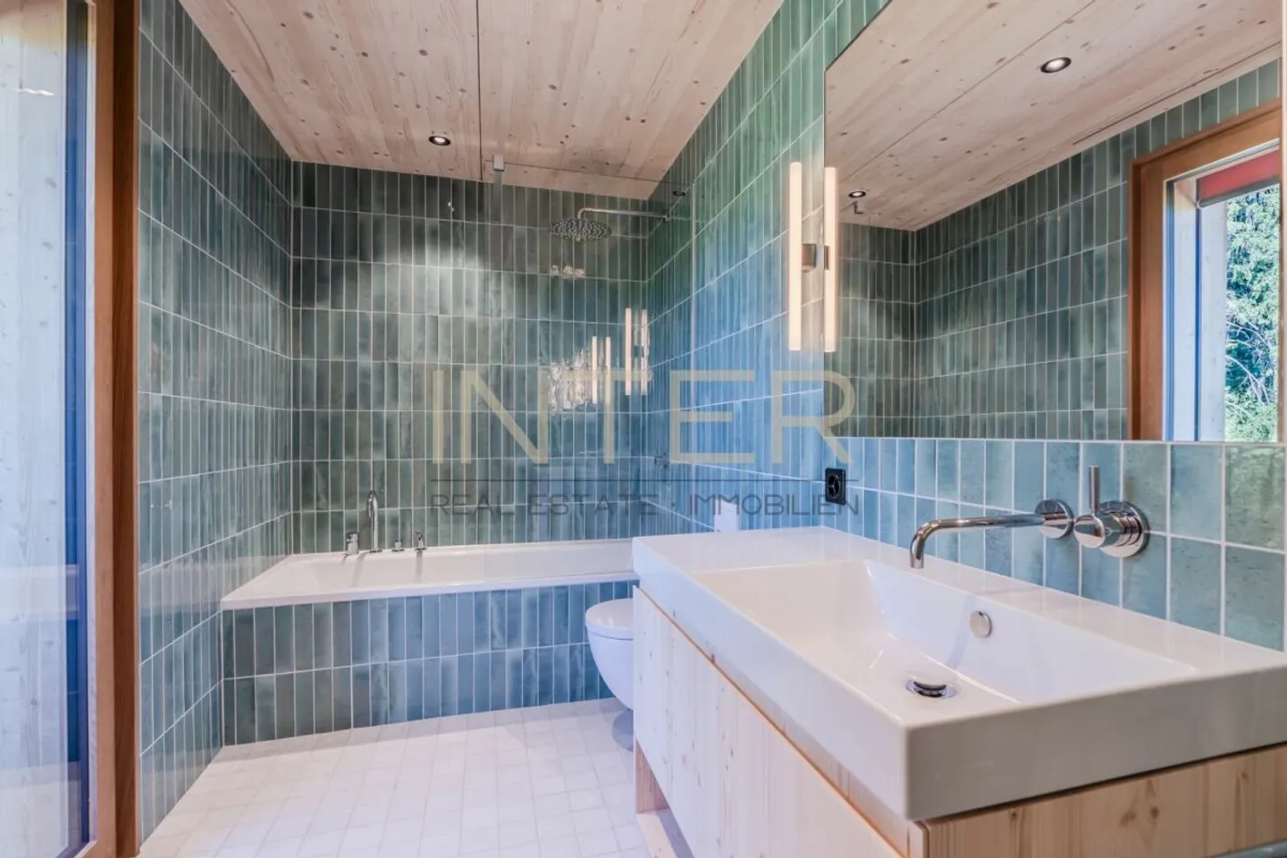 First occupancy in Risch: Exclusive 3.5-room apartment on the 2nd floor with 3 loggias and fireplace - Photo 8 of 13