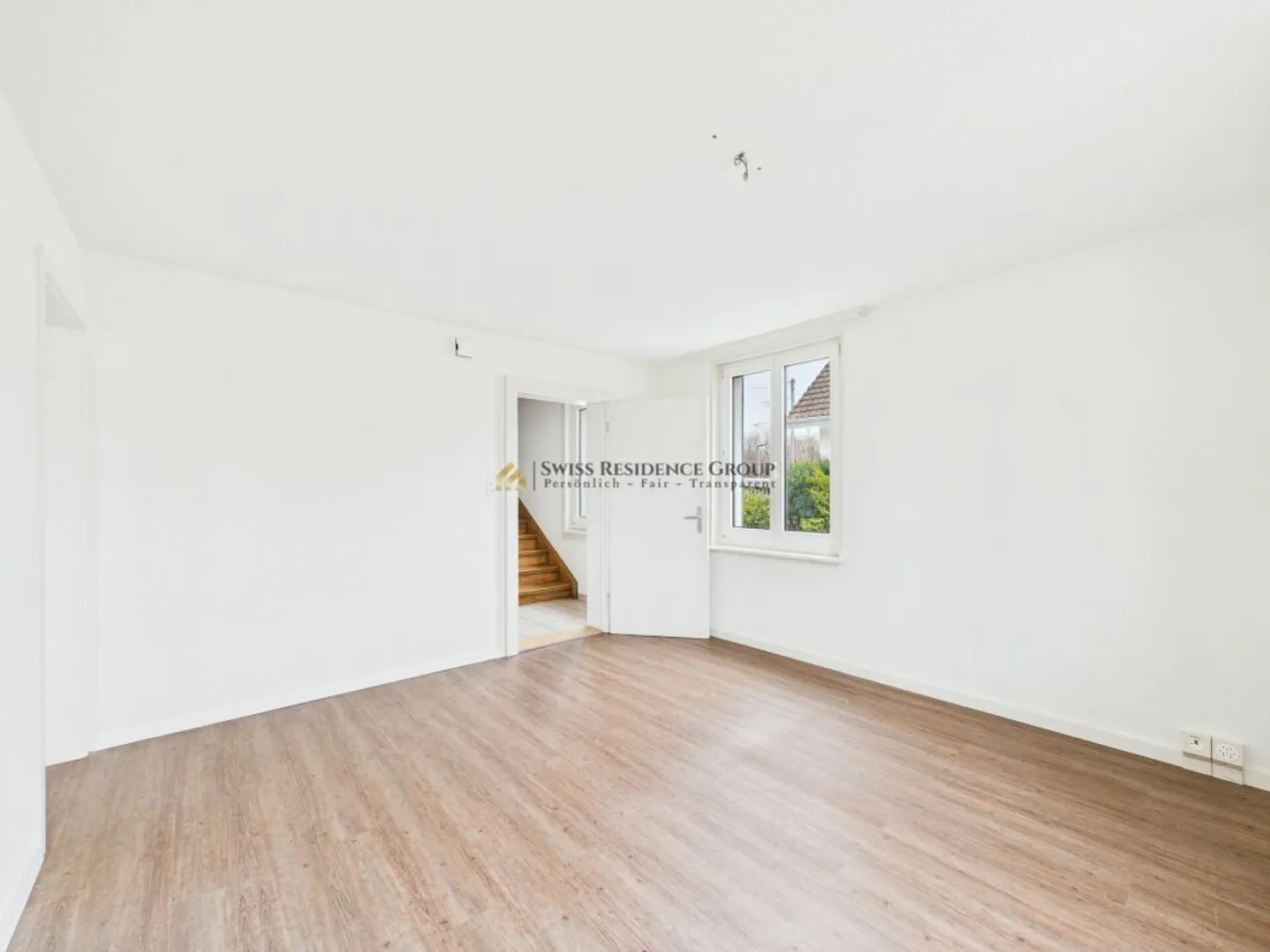 Vielfältiges Einfamilienhaus mit Gewerbemöglichkeit und Autolift - Foto 5 von 12