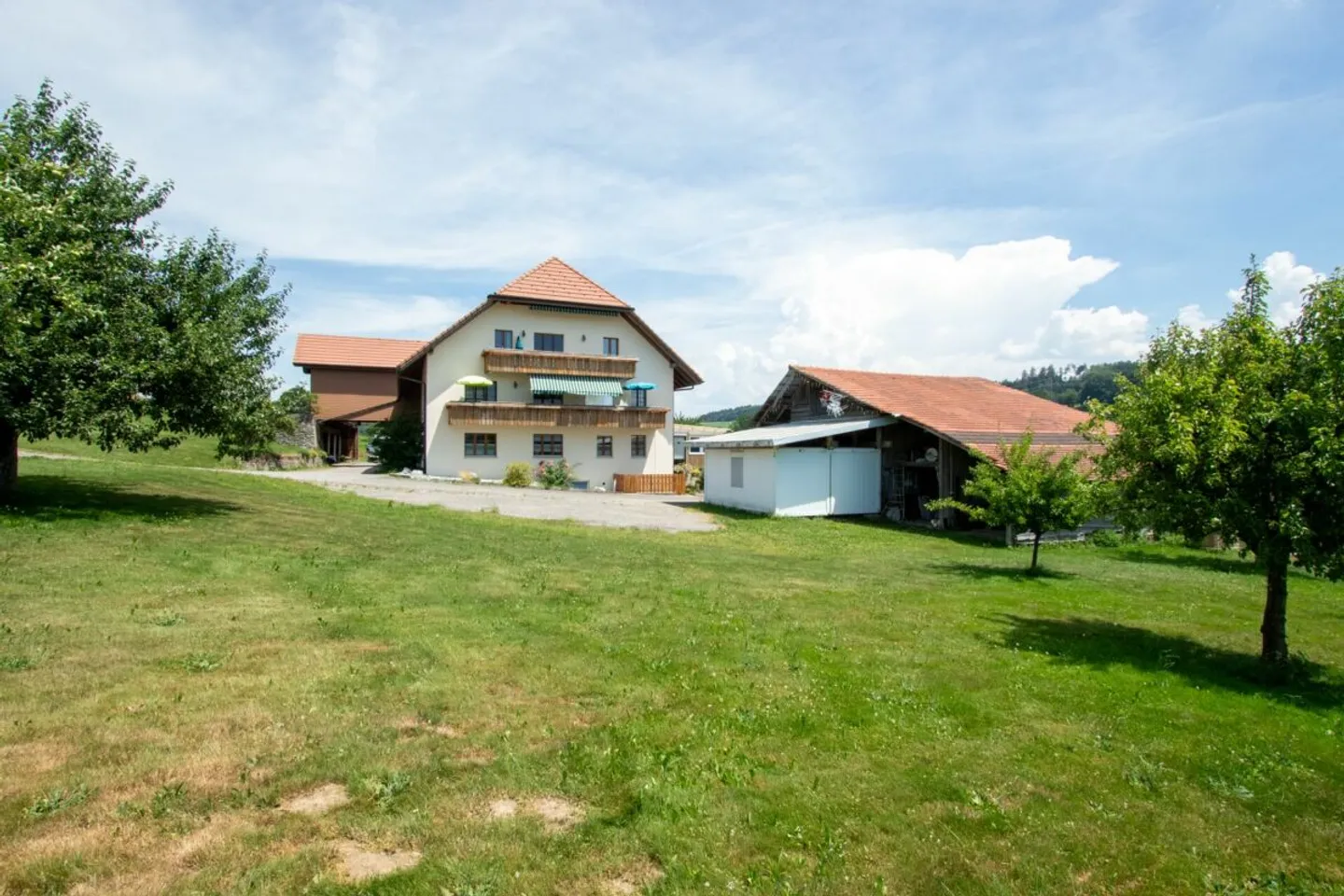 Mehr als ein Bauernhaus - drei Wohnungen und unzählige Möglichkeiten - Foto 1 von 13