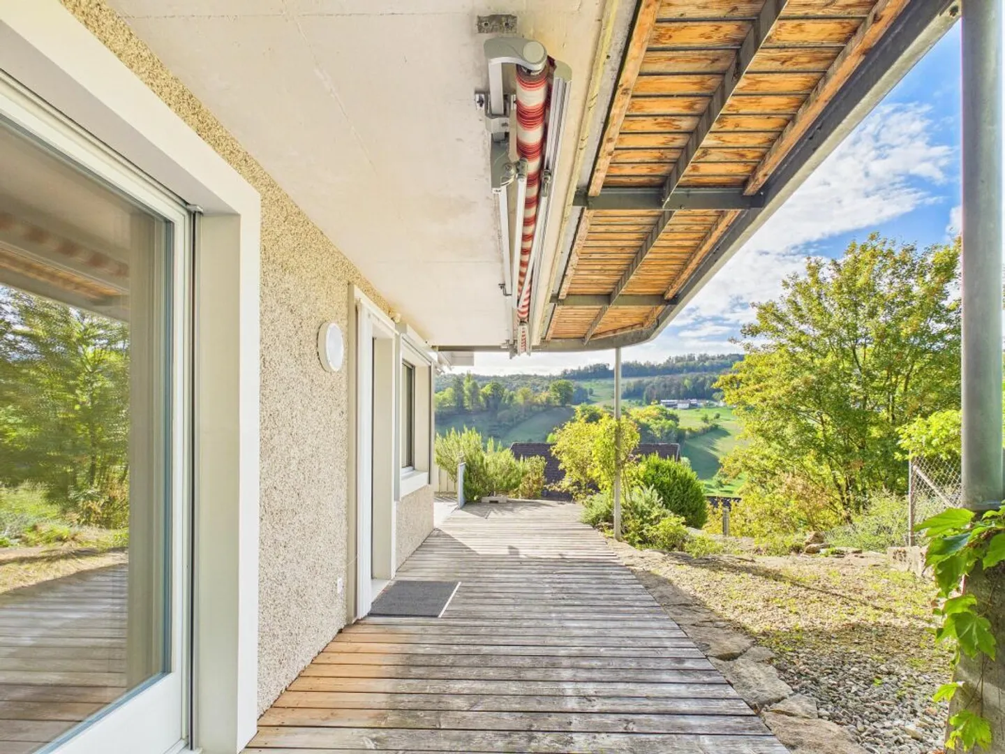 Modernes Apartment mit atemberaubender Aussicht - Foto 11 von 13