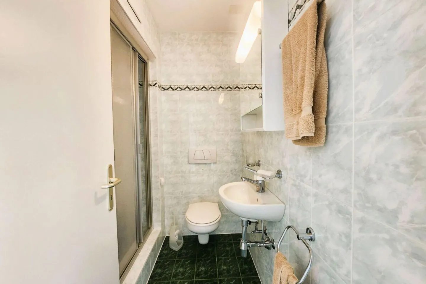 Elegant single-family house with wide landscape views - Photo 13 of 13