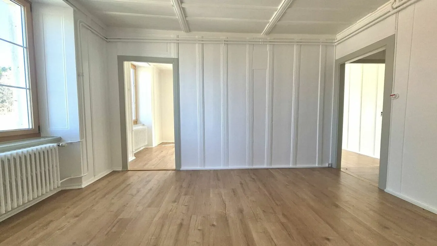 Charm of the old and absolute calm: 5.5-room apartment in Planchettes - Photo 5 of 12