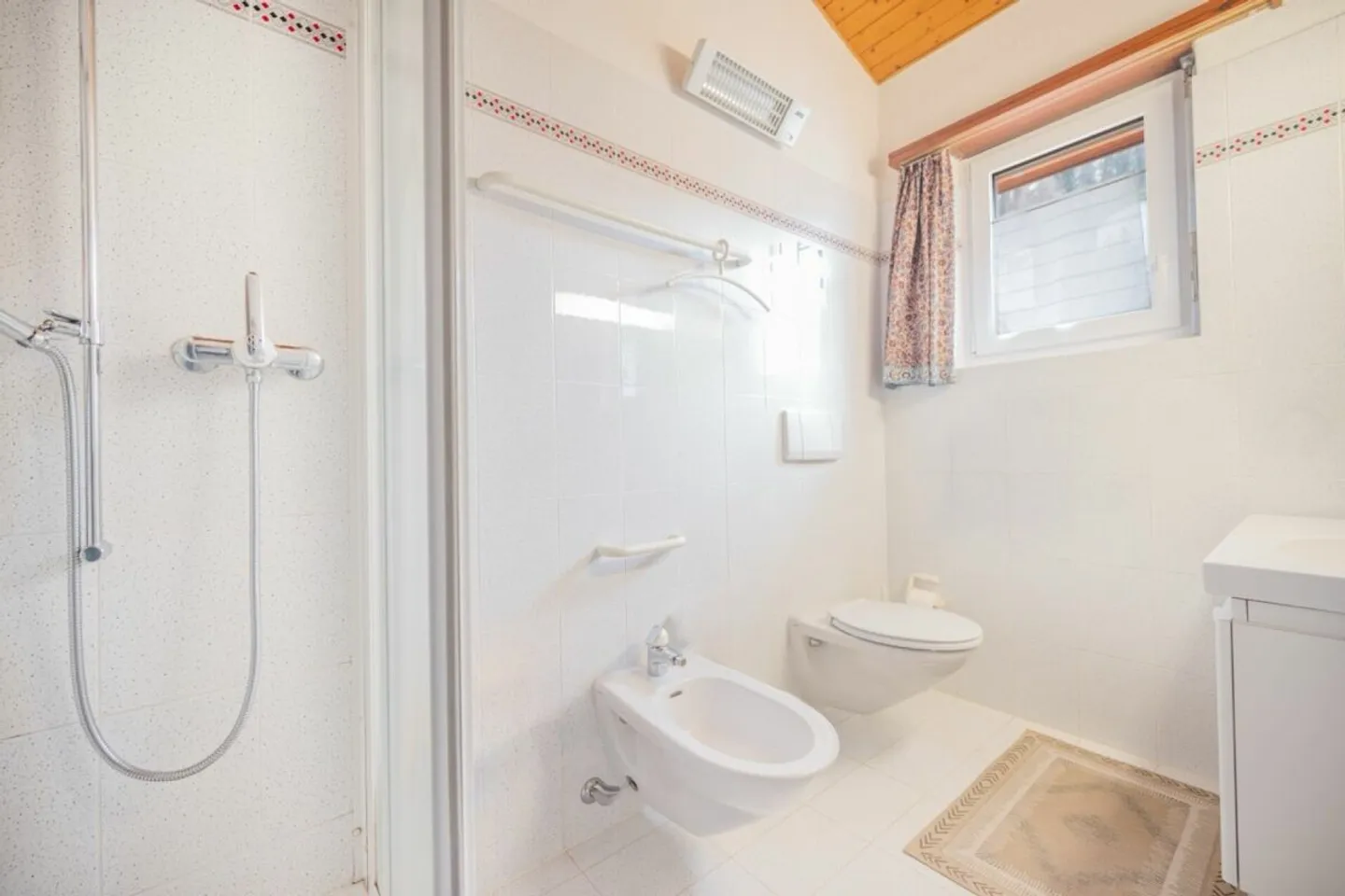 Beautiful house with garden, immersed in the tranquility of Cagiallo - Photo 13 of 13