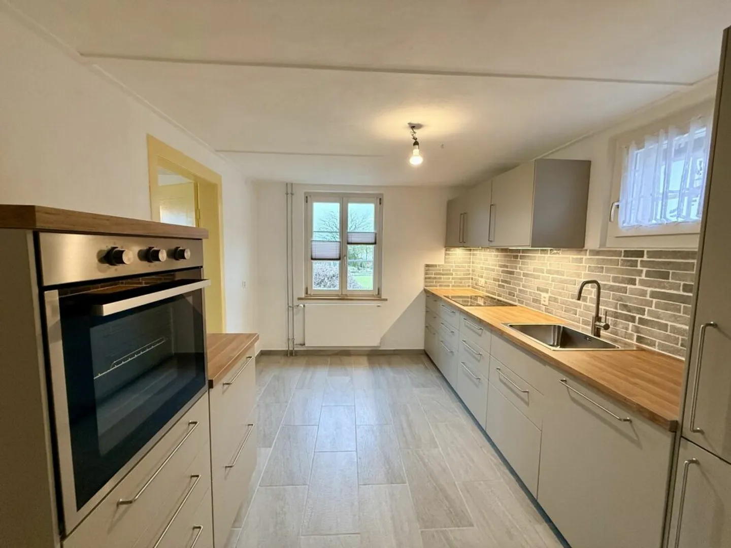 Move in and feel at home - beautiful single-family house for rent - Photo 3 of 13