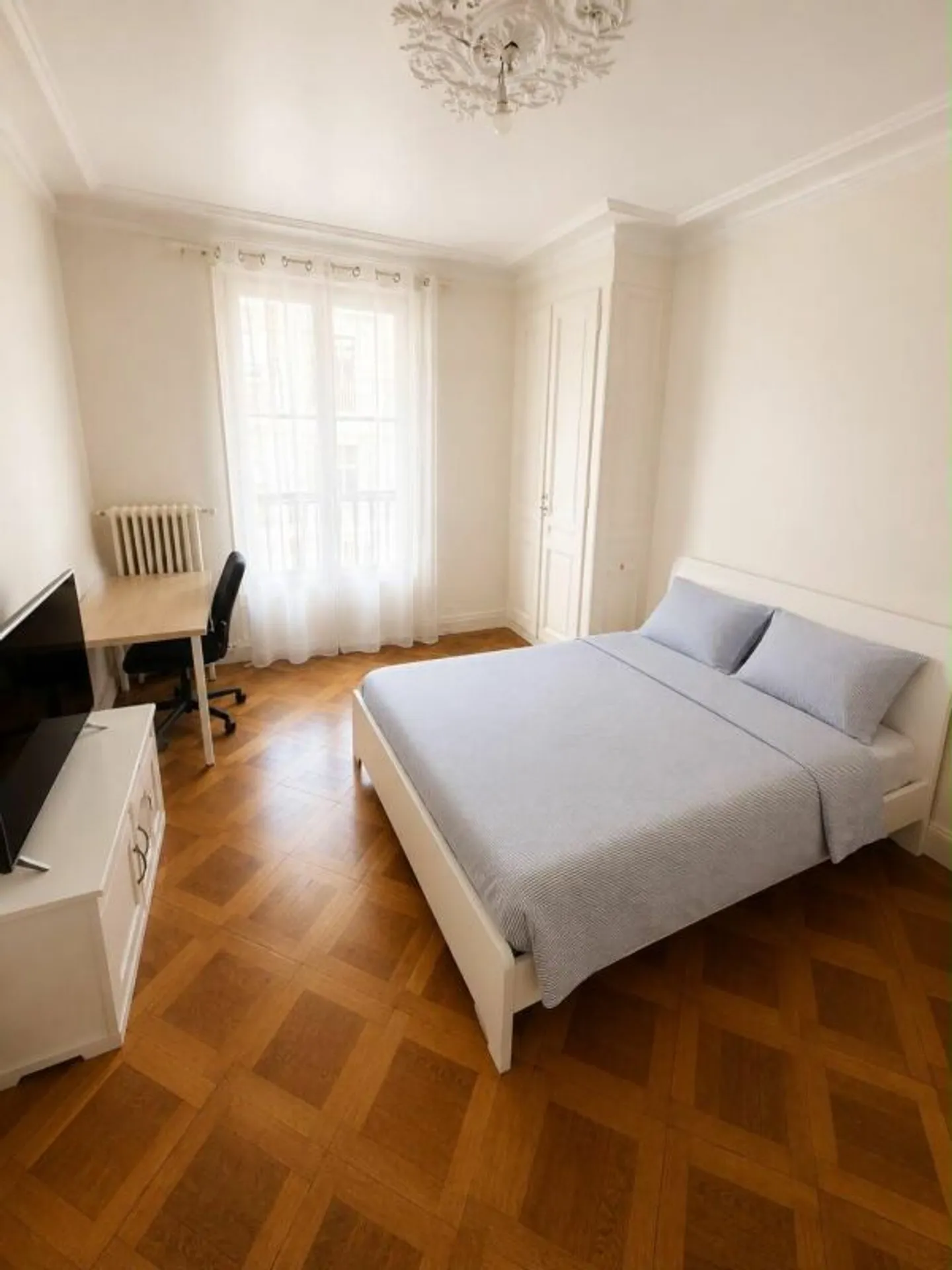 Nice room for sublet - Photo 1 of 2