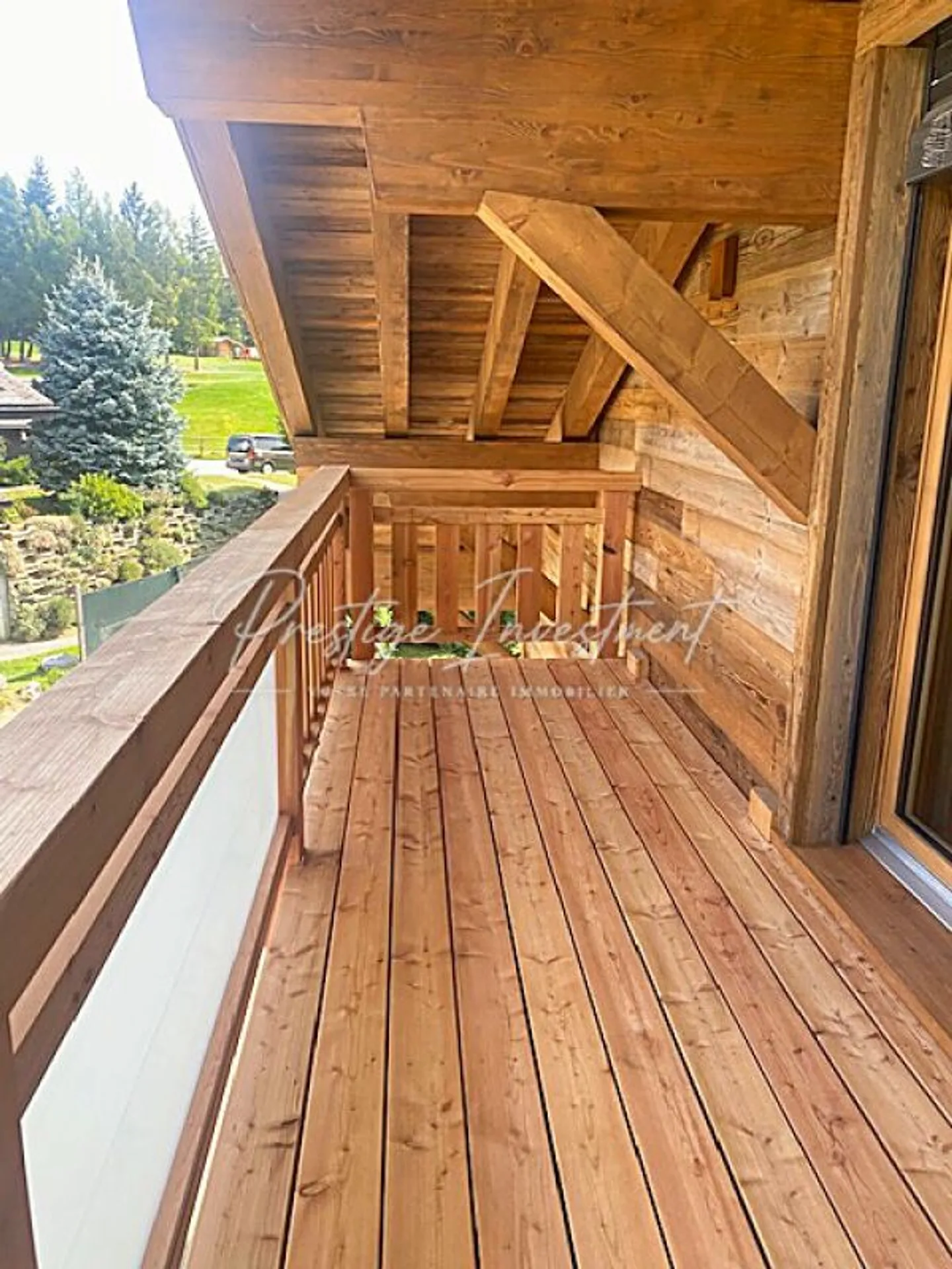 Wunderschönes Prestige-Chalet: Golf in der Nähe, die Alpen am Horizont. - Foto 8 von 13