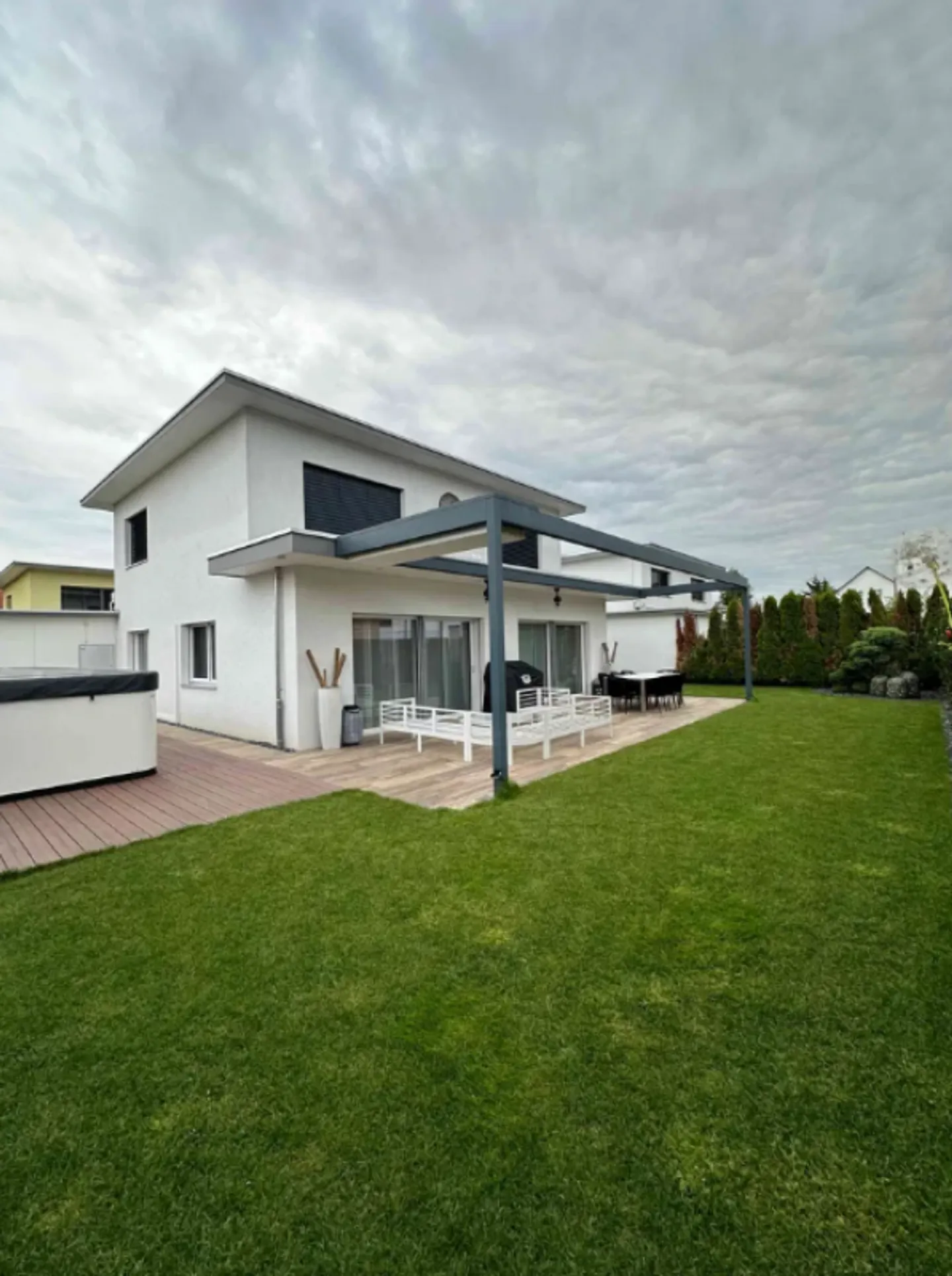 Living quality at the highest level - thought out down to the last detail - Photo 1 of 10