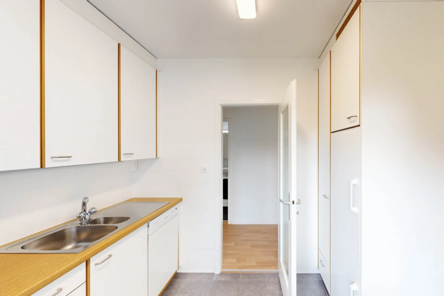 Helle Wohnung mit Waschtrockner - Foto 5 von 11