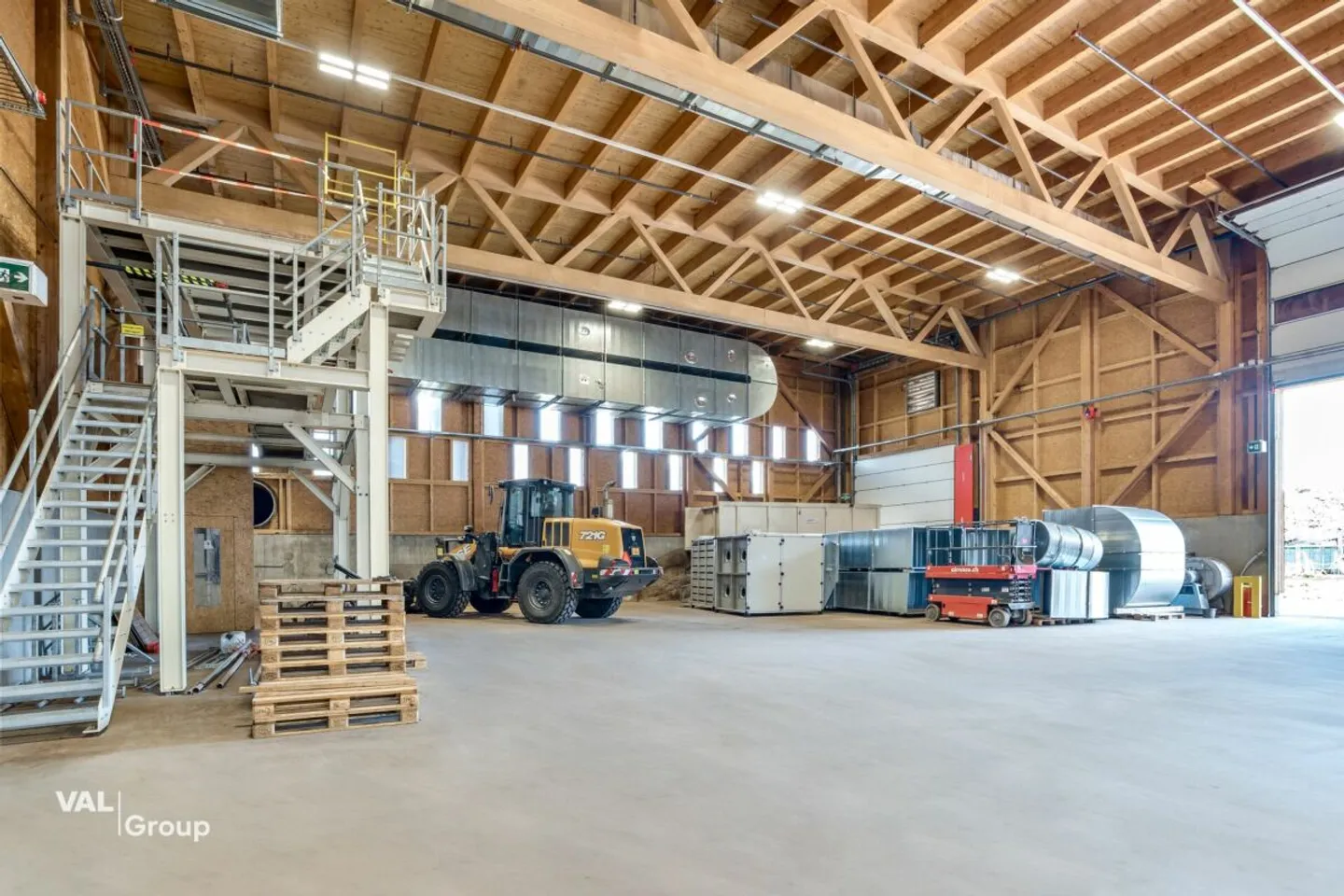 Edificio industrial unico in legno - Foto 3 di 13