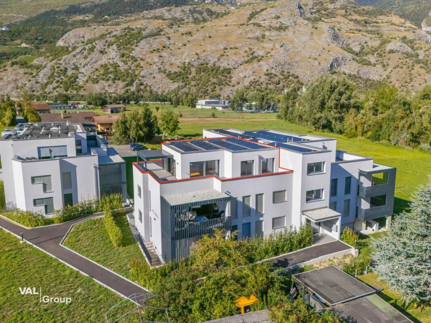Tee off, arrive and breathe easy: Exclusive penthouse in the golf residence - Photo 1 of 12