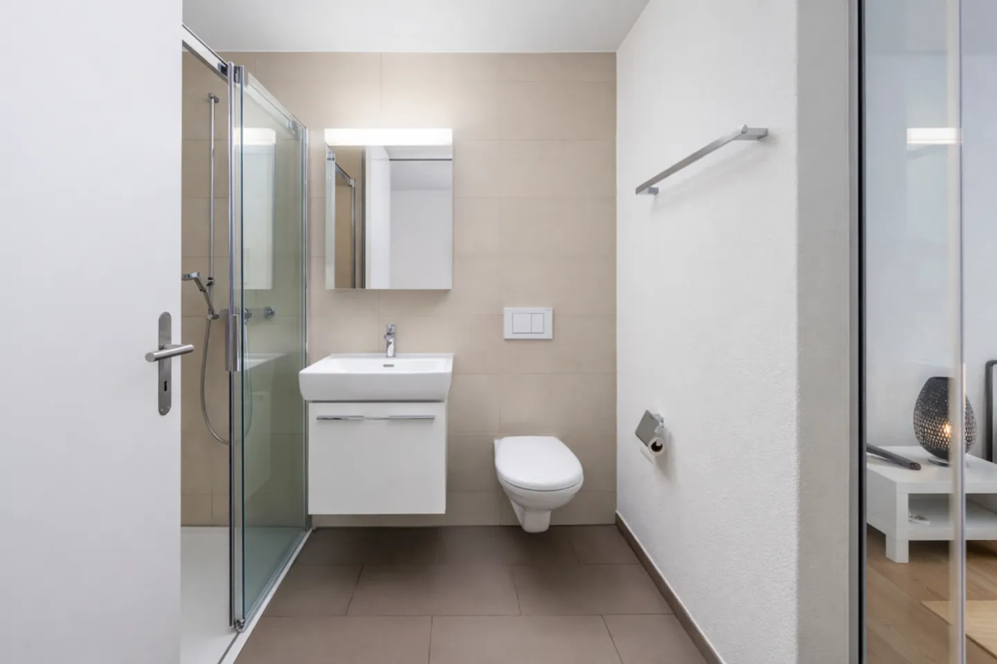 Modern Living with Style and Comfort - Photo 4 of 7