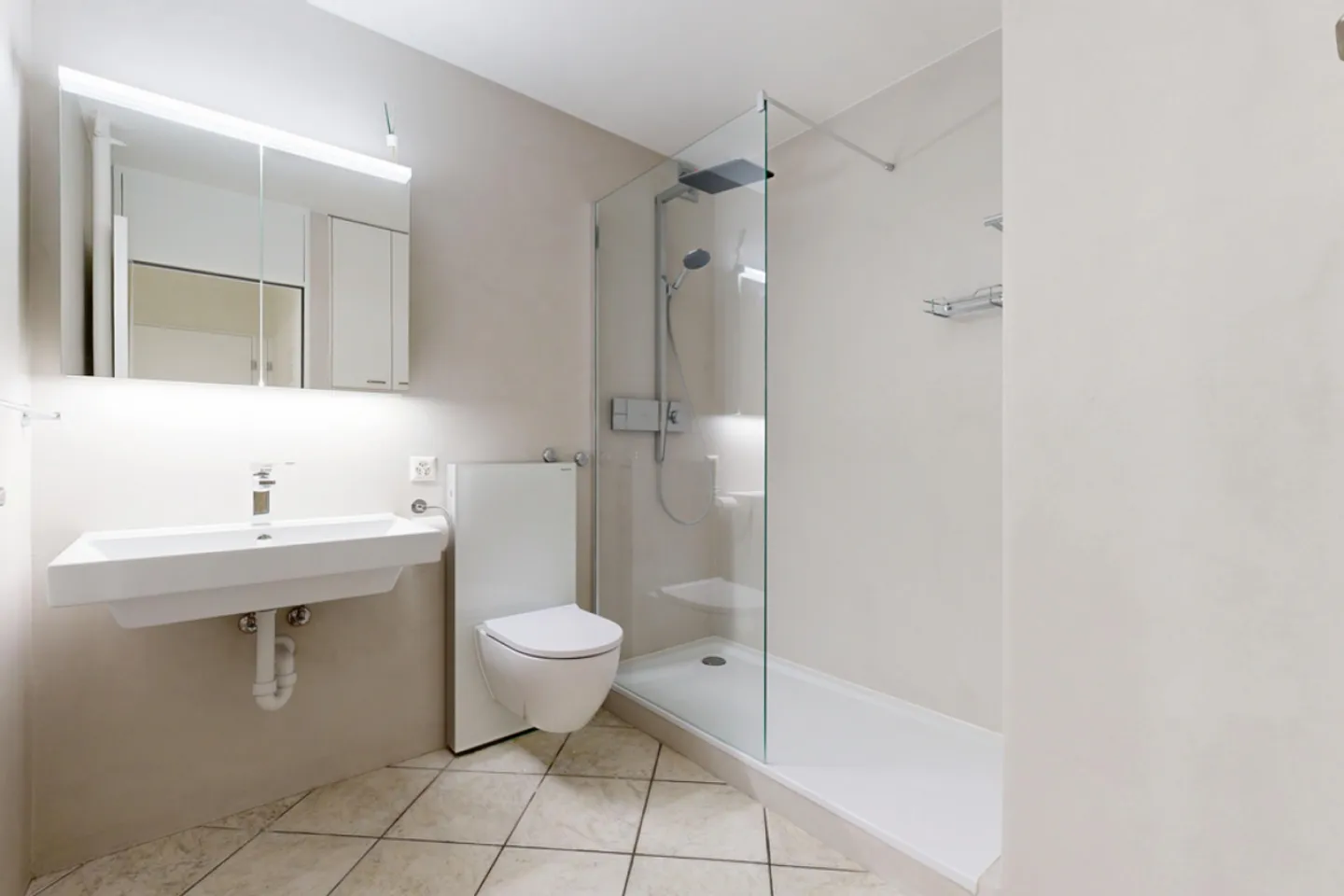 Newly Renovated 2.5-Room Apartment near Messeplatz Basel - Photo 8 of 12