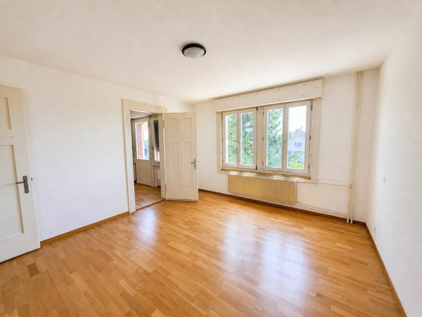 Multi-family house with 4 residential units in a central location in Bellach - Photo 2 of 13
