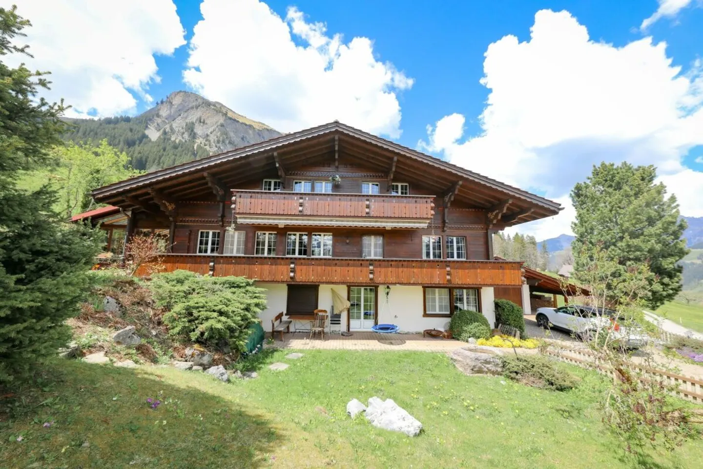 Chalet residenziale per vacanze con due appartamenti separati e terreno edificabile - Foto 4 di 5