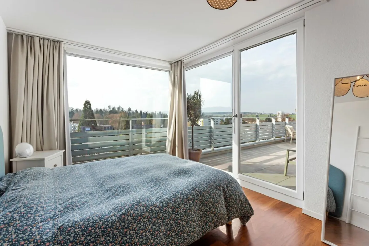 Elegante Attikawohnung an sonniger Hanglage in Zürich-Seebach - Photo 6 of 9