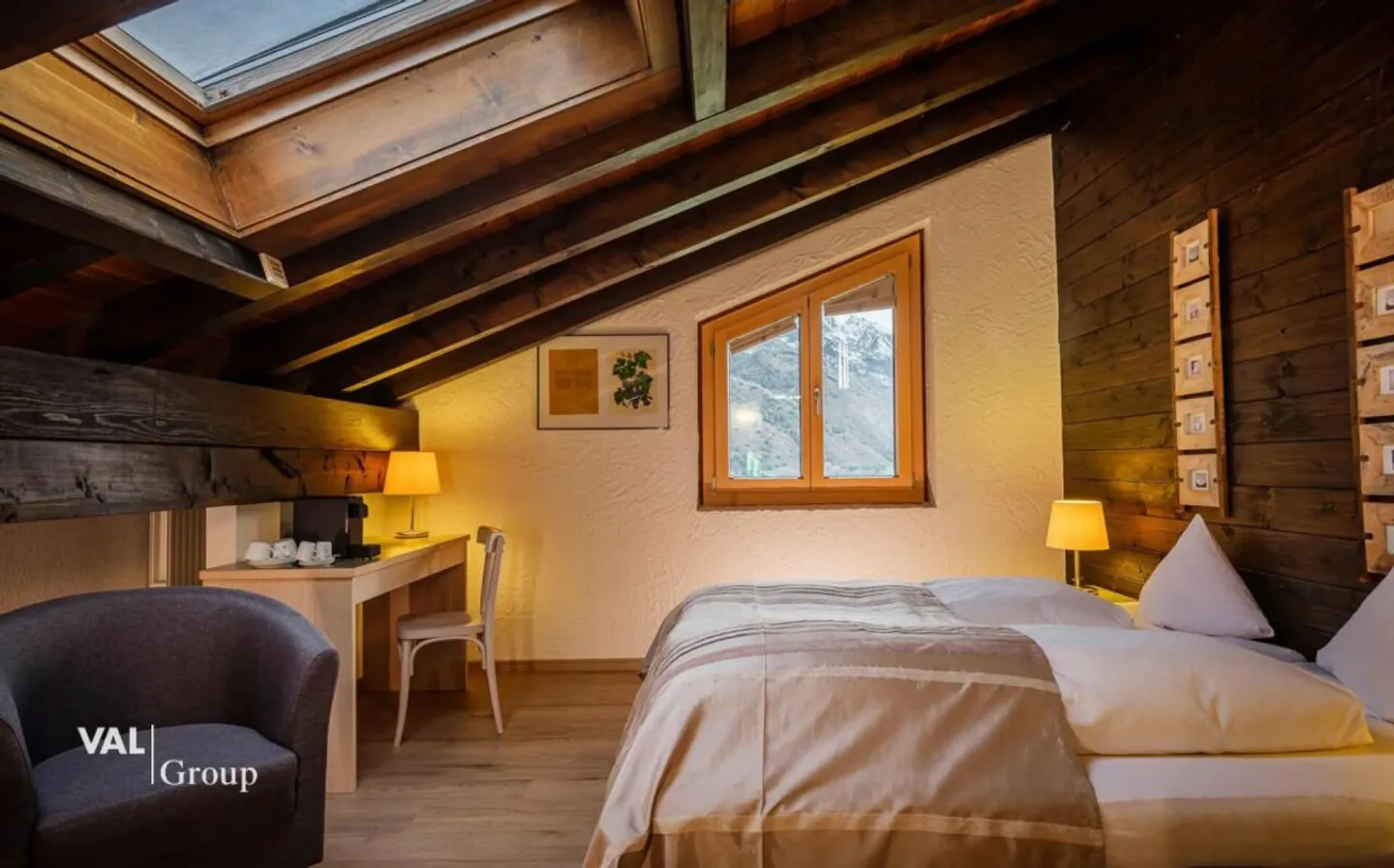 Hôtel supérieur incluant un projet de développement sur un terrain total de 6 000 m2 - Photo 11 sur 13