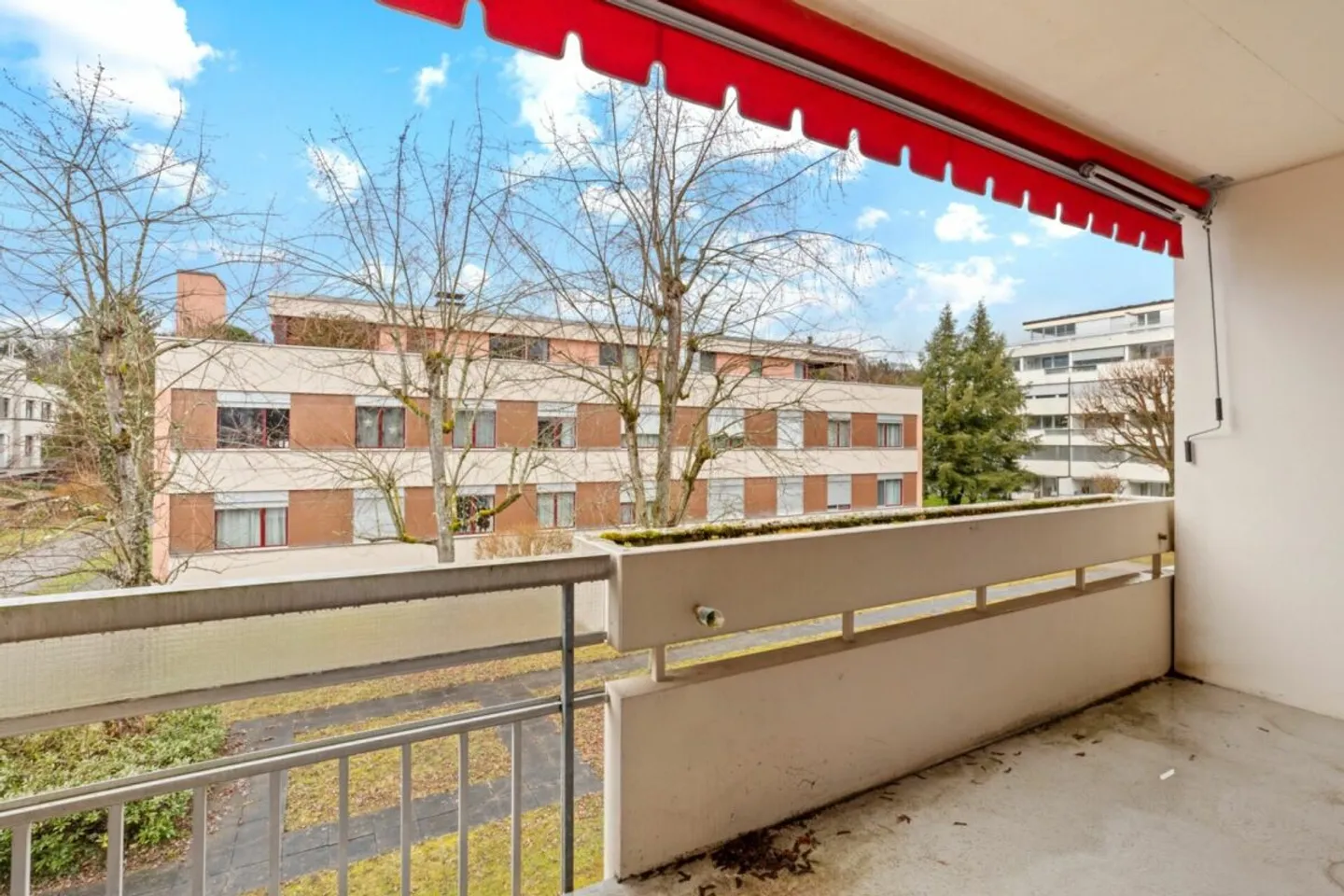 Appartement de 3,5 pièces dans un endroit calme à Reinach avec place de parking et salle de loisirs - Photo 2 sur 13