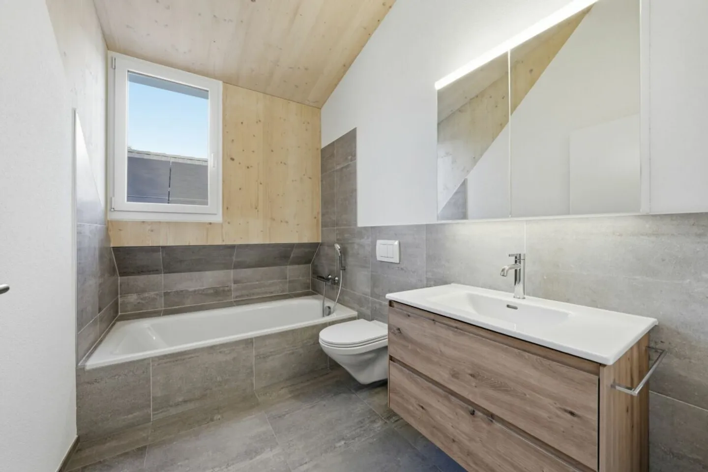 Modernes Doppelhaus mit Garten - Foto 12 von 13