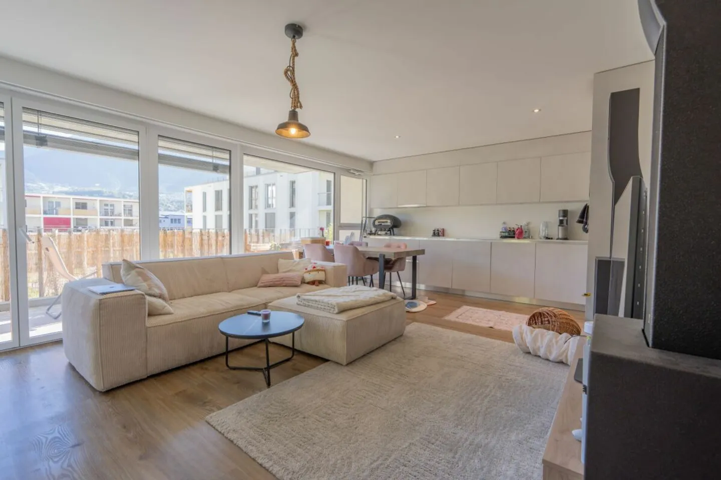Moderne 2.5-Zimmerwohnung in Glis - Foto 1 di 13
