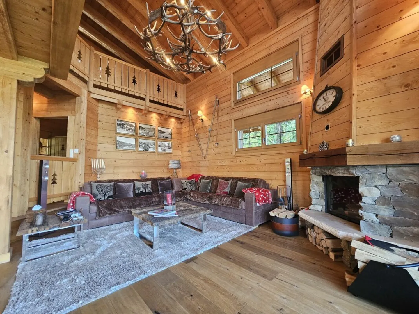 Chalet 6.5 pièces à Crans-Montana - Photo 2 of 4