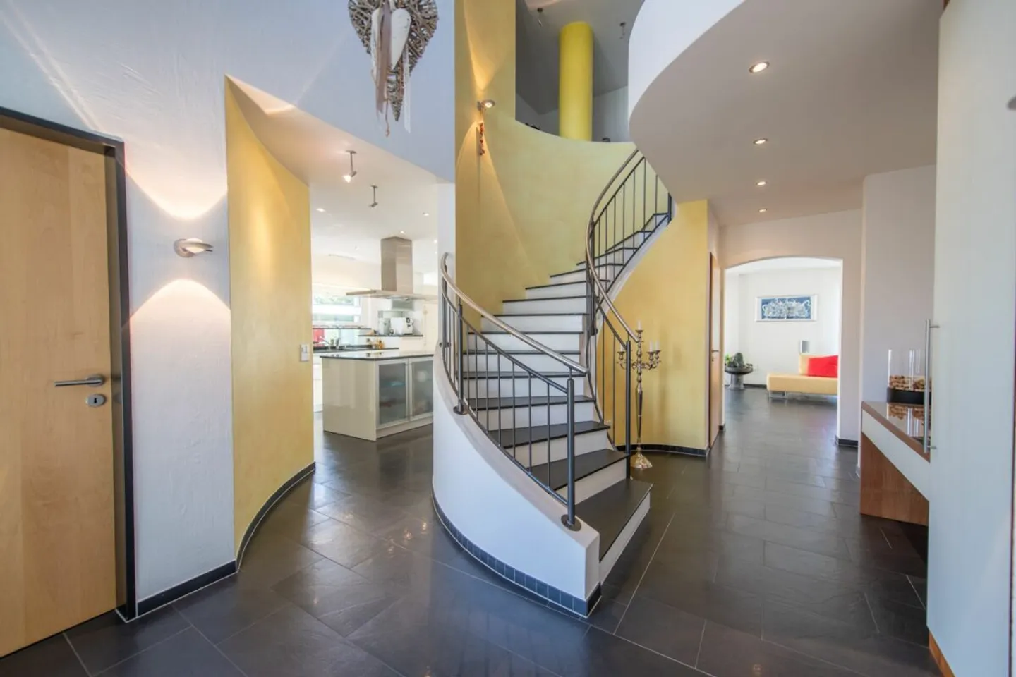 Lebensqualität pur: Freistehendes Einfamilienhaus mit Pool und Garten - Foto 9 von 13