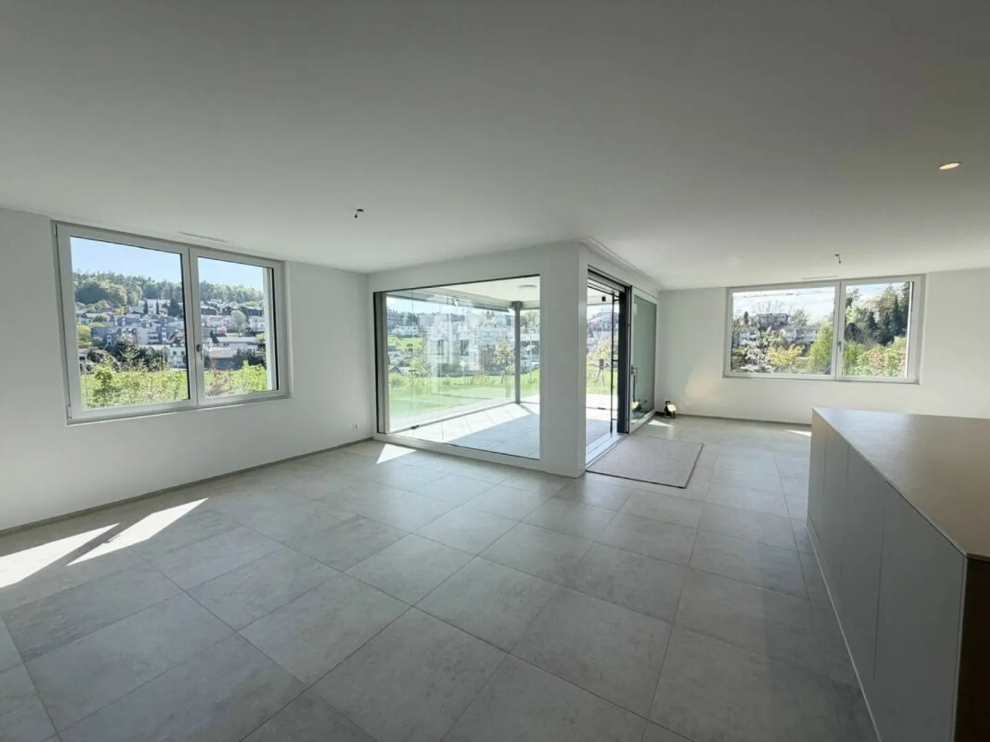 Rentrer chez soi du côté ensoleillé à Wil avec une vue TOP !! - Photo 6 sur 13