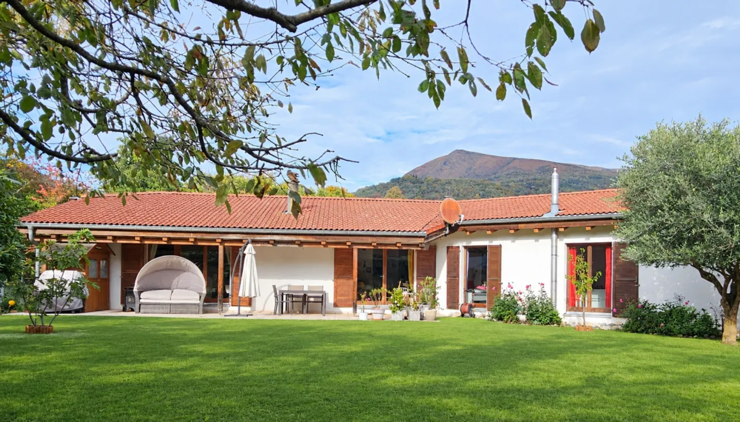 EINFAMILIENHAUS MIT SCHÖNEM GARTEN IN CAPRIASCA - Foto 2 von 13